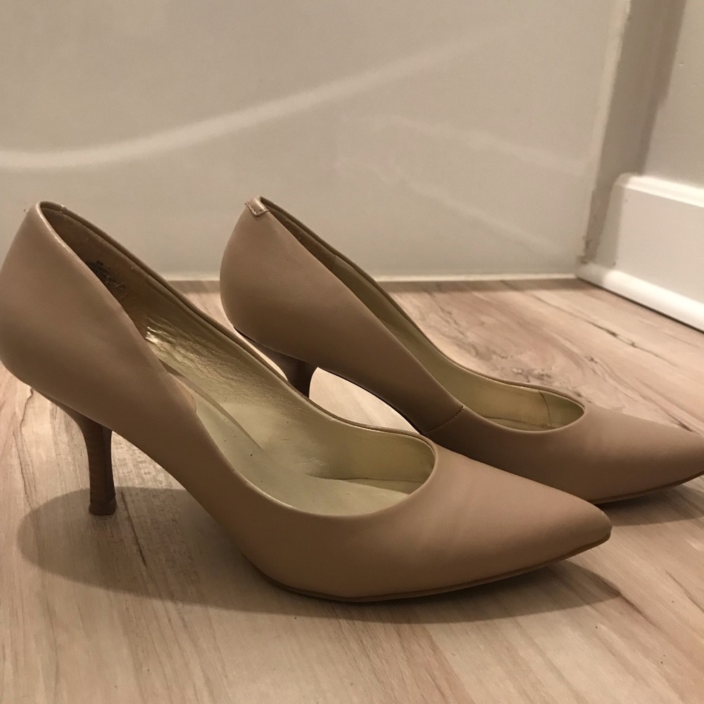 Nude heels 9.5 👍🏼